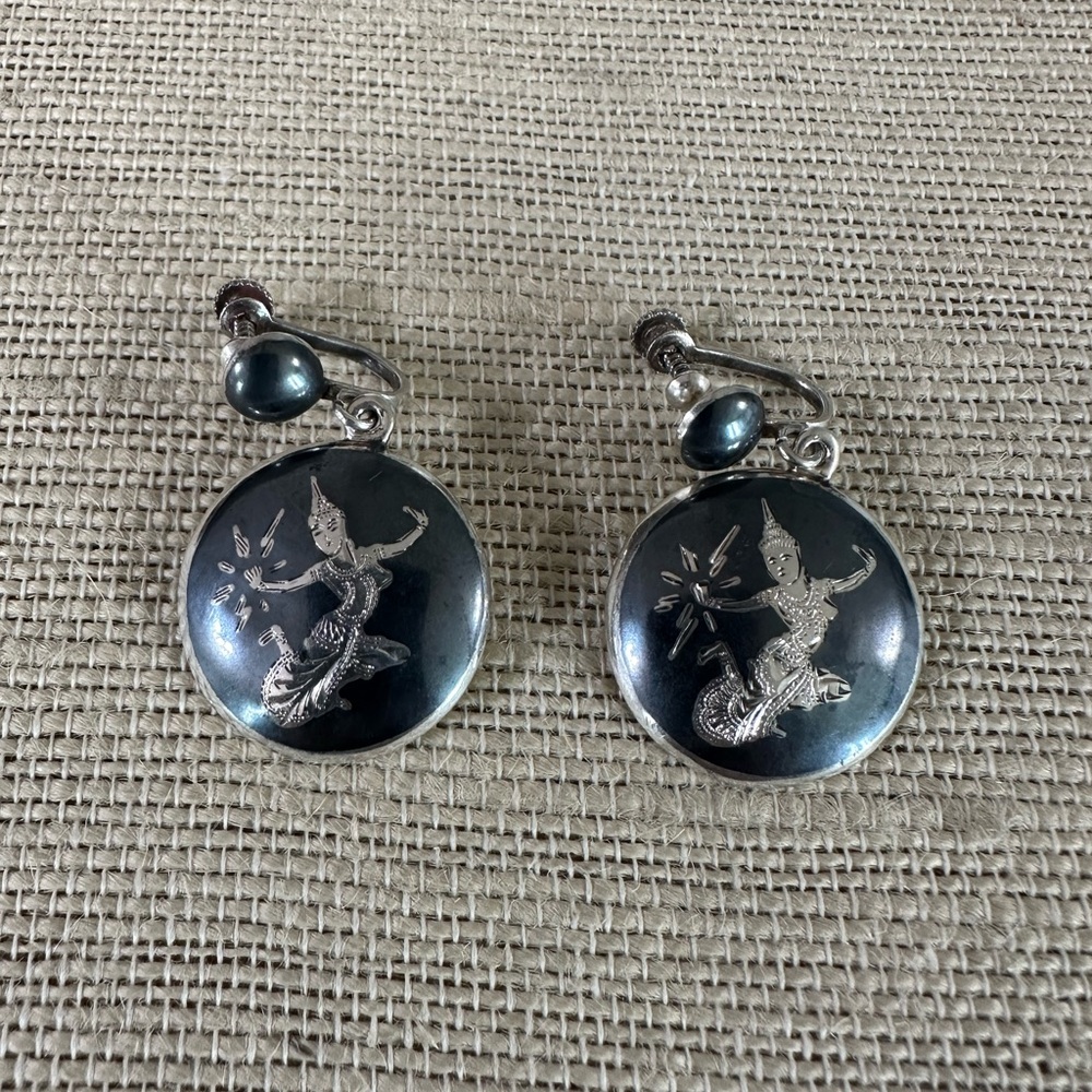 Vintage Sterling silver & black enamel screw back earrings from Siam